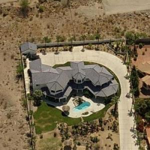 Conner Mcgregor Home Conor McGregor Builds Eight Houses For Homeless