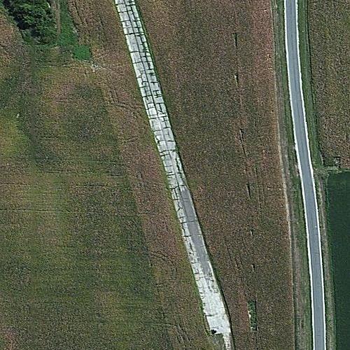 White Hall DragOWay (former) in White Hall, IL (Google Maps)