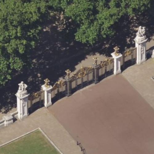 Canada Gate in London, United Kingdom - Virtual Globetrotting