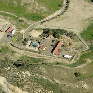 Cesar Millan's Dog Compund in Santa Clarita, CA - Virtual Globetrotting